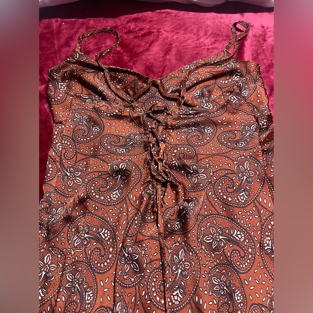 Beautiful midi split thigh satin dress - Picture 6 of 6
